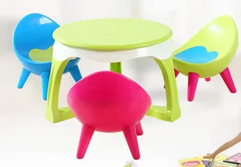 Перевернутый детский стульчик. Стулья и столы со спинкой для сына