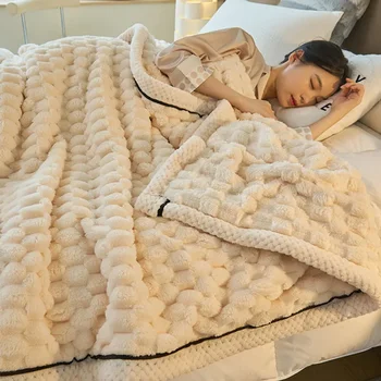 НОВОЕ осенне-зимнее многофункциональное одеяло из кораллового бархата, теплое бархатное одеяло для дивана, одеяло для кондиционера, одно маленькое одеяло
