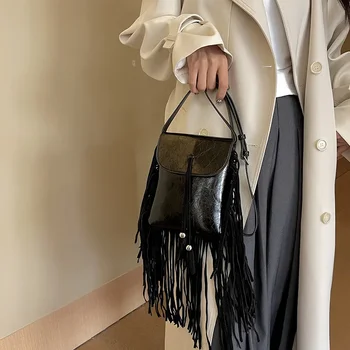 Женские сумки через плечо 2023, новая осенне-зимняя модная нишевая дизайнерская сумка из искусственной кожи, повседневная простая сумка через плечо